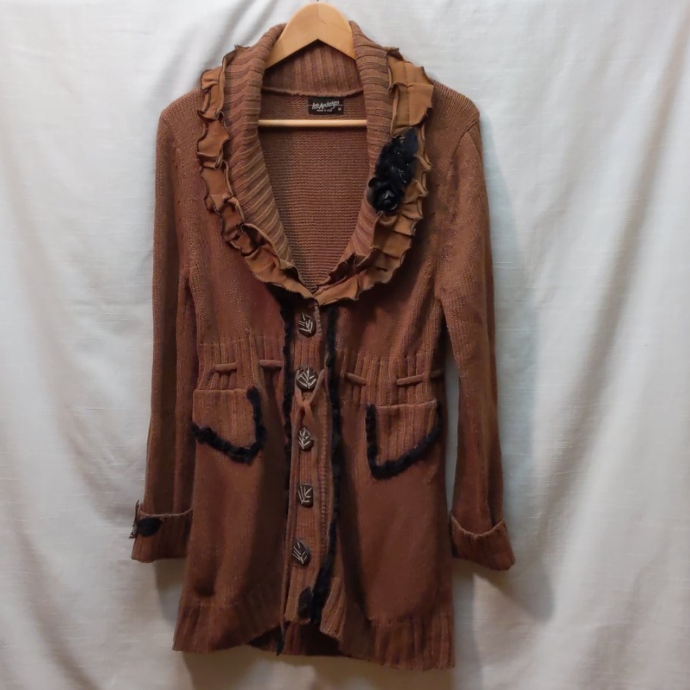 Cardigan w. floral appliques